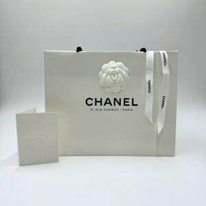 Chanel medium white paper gift bag set (Paris white)